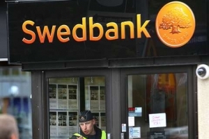 Swedbank намеревается повысить расценки на операции с «наличкой» Swedbank намеревается повысить расценки на операции с «наличкой»